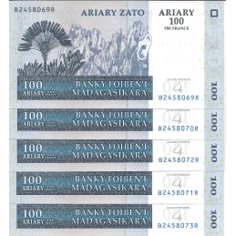 MADAGASCAR - 100 Ariary 2004 UNC